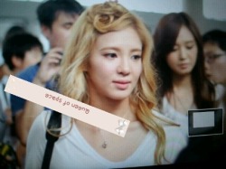 [PICS][FANTAKEN][25/08/2012]SNSD @ Airport heading YEOSU to attend “The 14th Korea-China Music Festival” Yeosu Expo  Tumblr_m9avdidXnu1qbug69o9_r1_250