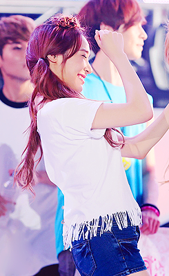 [FANYISM] [VER 8] Eye Smile(¯`'•.¸ Hoàng Mĩ Anh ¸.•'´¯) ♫ ♪ ♥ Tiffany Hwang ♫ ♪ ♥ Ngơ House - Page 9 Tumblr_m9awv0ccJu1qjr4wio1_250