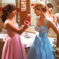 The Faberry Ship Tumblr_m9byy3OTl41r90y08o2_250