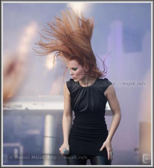 Fotos de Simone Simons - Página 11 Tumblr_m9ksdsoorM1ql64b0o1_500