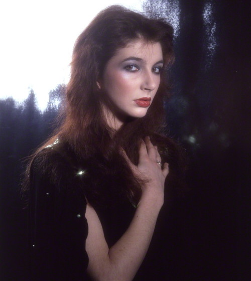 Photos Kate Bush - Page 9 Tumblr_m9l71ldKvo1raxbbko1_500