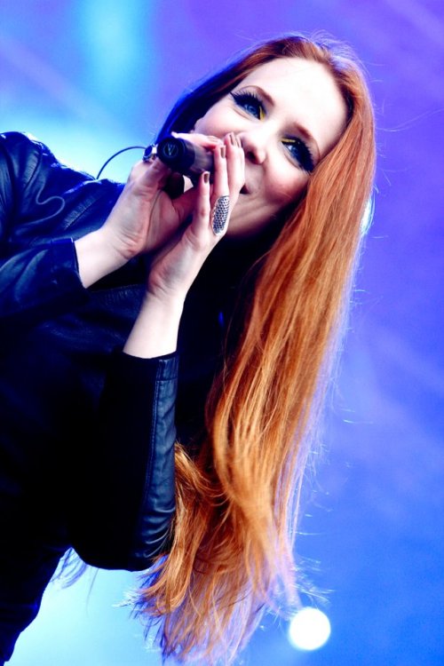 Fotos de Simone Simons - Página 11 Tumblr_m9mjxi9fvB1rzi7zbo1_500