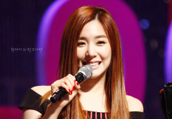 [UPDATE][PICS][02/09/2012]Tiffany @ Yakult Diet LOOK Fansign & Concert Event。 Tumblr_m9p6s4Yt9q1r72q93o2_250