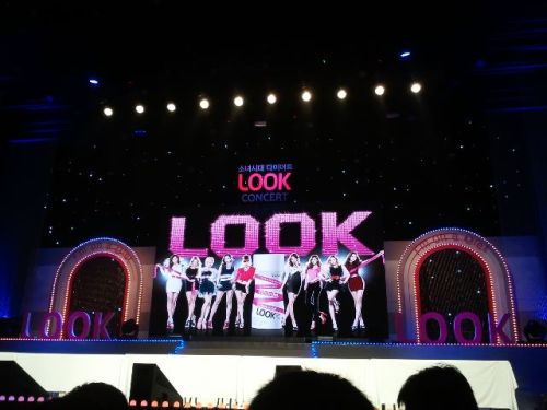 [PICS][02/09/2012] SNSD’s Standees and Stage @ Yakult Look Concert. Tumblr_m9p8rdn4IZ1rehmn7o1_500