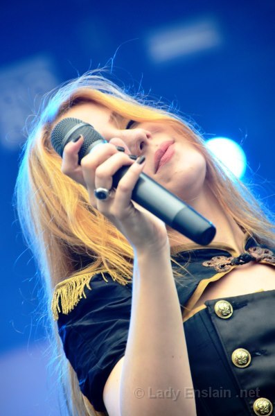 Fotos de Simone Simons - Página 11 Tumblr_m9qszb0Ymx1ql64b0o1_400