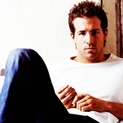 Ryan Reynolds - Page 2 Tumblr_m9qtr6QVZq1qhxymno7_250