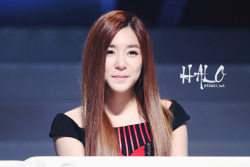 [UPDATE][PICS][02/09/2012]Tiffany @ Yakult Diet LOOK Fansign & Concert Event。 Tumblr_m9qvgjoF2A1r72q93o8_250