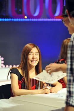 [PICS][03/09/2012]Like eyes smile Tumblr_m9r25cF9be1qgagw0o1_250