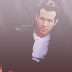 Ryan Reynolds Tumblr_m9sgmmXx0a1rwlw20o2_250