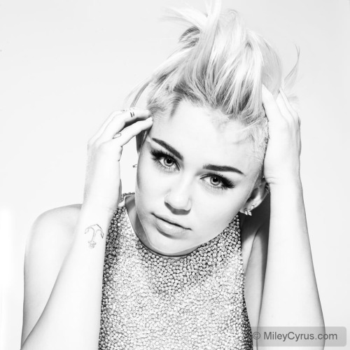 Miley Cyrus - Página 15 Tumblr_m9u3a6Ym9y1qkkda8o1_500