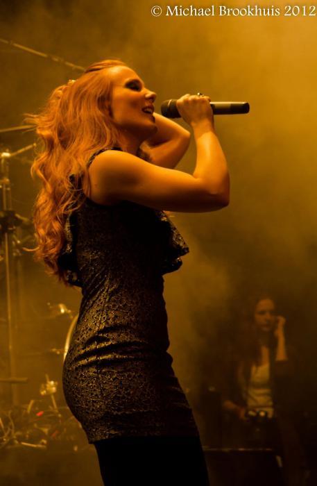 Fotos de Simone Simons - Página 11 Tumblr_m9wmexs9ZO1r7er40o1_500