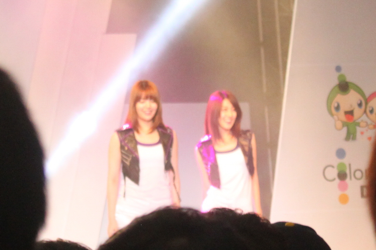 { 120906 } Rainbow @  Daegu EXCO Job Concert Tumblr_m9xe69qBVp1r27owuo1_1280