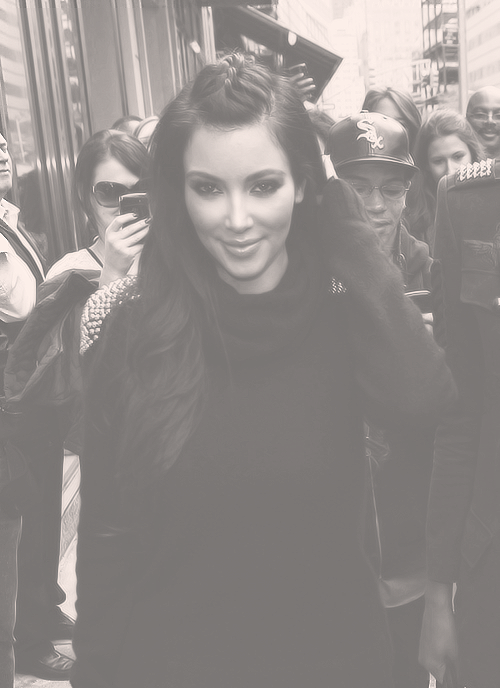 Kim Kardashian  - Page 4 Tumblr_m9y5tqvZVW1qm1ofqo1_500