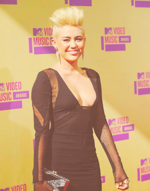 Miley Cyrus Tumblr_m9ydfygugN1qduq6ko1_500