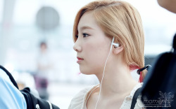 [PICS][09/09/2012] Airport By moments Tumblr_ma25bmCvym1qb6muio1_250