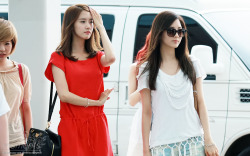 [PICS][09/09/2012] Airport By moments Tumblr_ma25bmCvym1qb6muio5_250