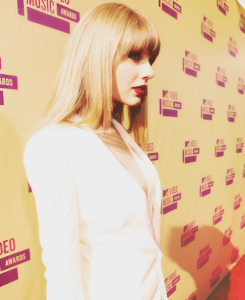 Taylor Swift - Page 3 Tumblr_ma3fqrwH4L1r4an25o3_250