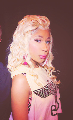 Nicki Minaj Tumblr_mab551e0eq1r1u2quo4_250