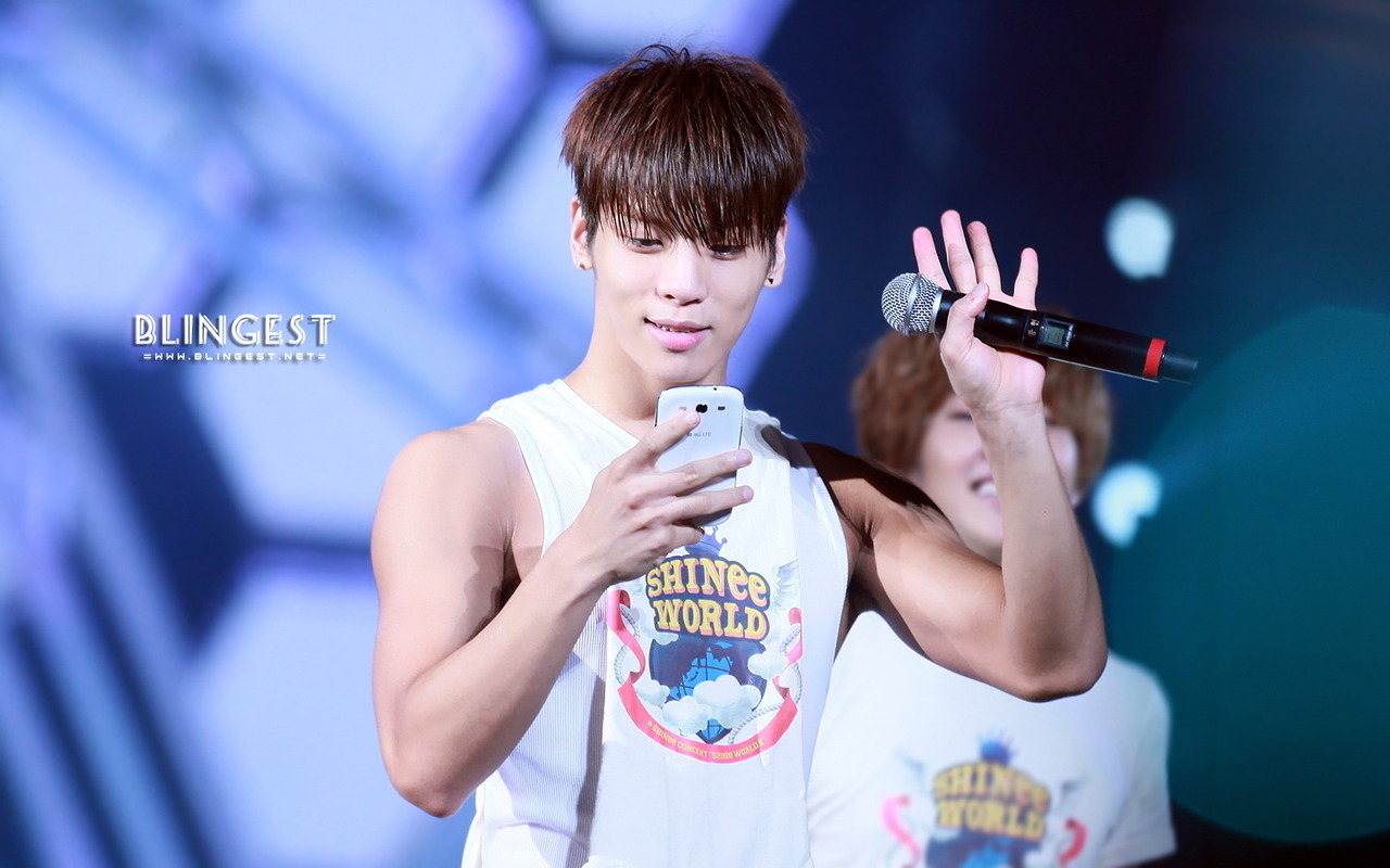 120916 Jonghyun @ SHINee World en Taipei, Día 2 Tumblr_mafz5r6Xzu1qdtvhxo1_1280