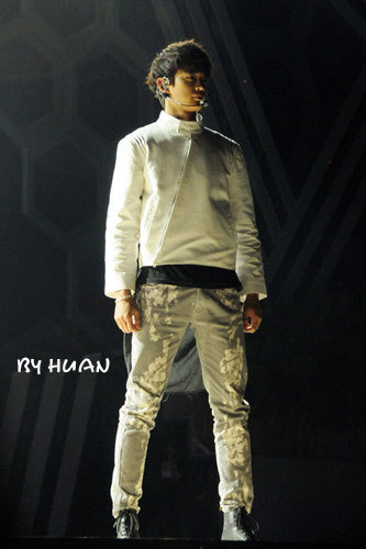 120916 Minho @ SHINee World en Taipei - Dia 2 Tumblr_mag6qxjwMe1qdtvhxo1_400