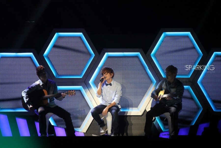 120915 Onew @ SHINee World en Taipei - Dia 1 Tumblr_maiy0eVKlu1qdtvhxo2_1280