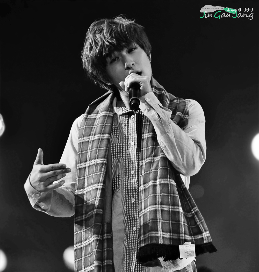 120916 Onew @ SHINee World en Taipei, Día 2 Tumblr_majt9nBRPy1qdws1jo3_1280