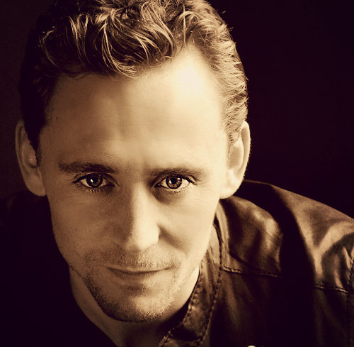 Tom Hiddleston Tumblr_makbgpuC191rnwf96o1_500