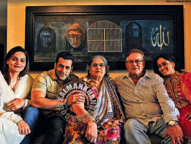 ★ Salman Khan with Mom and Dad, and sisters Alvira and Arpita Khan !!!  Tumblr_makp14SbHP1qctnzso1_1280