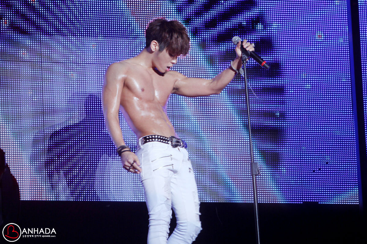 120916 Jonghyun @ SHINee World en Taipei, Día 2 Tumblr_malnuv9nnA1qdtvhxo2_1280