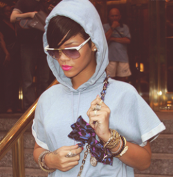 Rihanna Tumblr_manrsaija01rc8cobo6_250