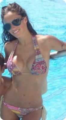 Anahi en bikini Tumblr_mare0x89881r5fyrso2_250