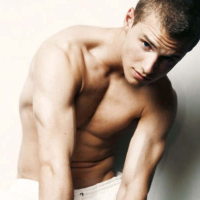 فريدي ستروما - Freddie Stroma Tumblr_marfiu7SUF1rtvan4o1_400