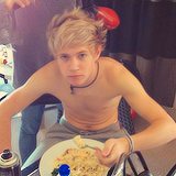 Niall Horan  Tumblr_mb4dujlGzL1rw9dhoo6_250