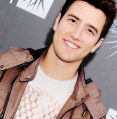 Logan Henderson  Tumblr_mb6mikdBMK1rdwdsio2_250