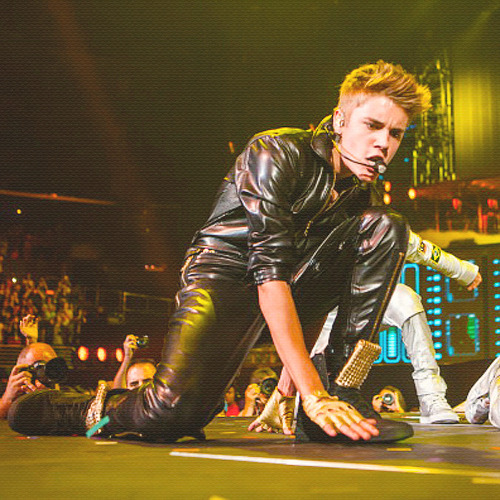 Justin Bieber [3] - Page 12 Tumblr_mbbl9n1Roe1rs49g5o1_500