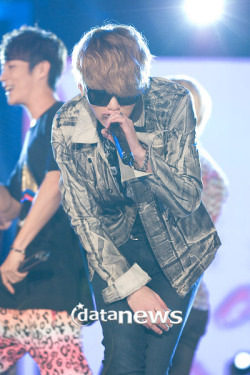 [PICS][07.10.2012] JunHyung @ China-Korea International Students Festival Tumblr_mbgbyqjSy91ry97tjo1_250