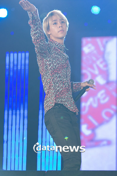 [PICS][07.10.2012] DongWoon @ China-Korea International Students Festival Tumblr_mbgc2iMosn1qc4drwo1_400