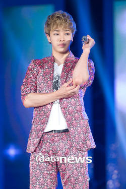 [PICS][07.10.2012] KiKwang @ China-Korea International Students Festival Tumblr_mbgc3aCDox1qc4drwo2_250