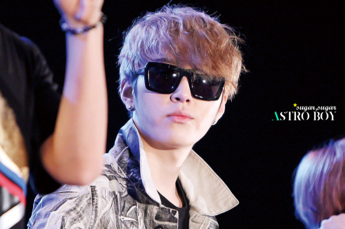 [PICS][07.10.2012] JunHyung @ China-Korea International Students Festival Tumblr_mbh9e0PwbK1ry97tjo1_500