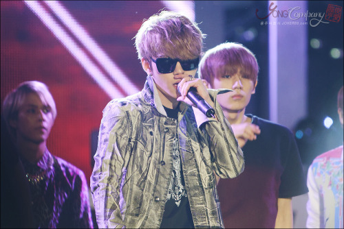 [PICS][07.10.2012] JunHyung @ China-Korea International Students Festival Tumblr_mbj16jdisL1ry97tjo2_500