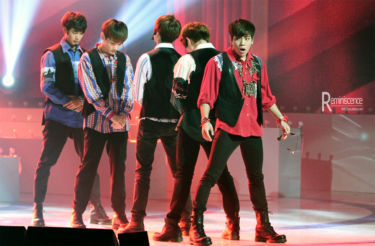 121011 SHINee @ ABU Radio Song Festival Tumblr_mbs32pdigK1rsplwwo5_1280