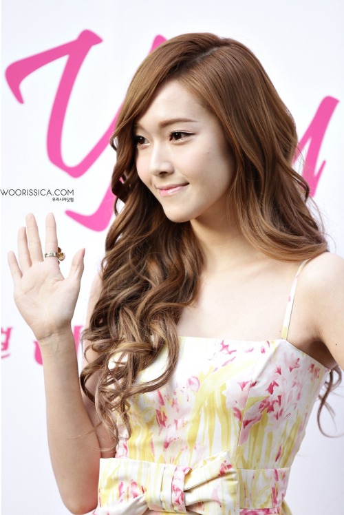 [PIC][15-10-2012]Jessica xuất hiện tại sự kiện khởi động cho vở nhạc kịch "Legally Blonde" vào chiều nay Tumblr_mbxrpyo9cs1qitdj1o1_500