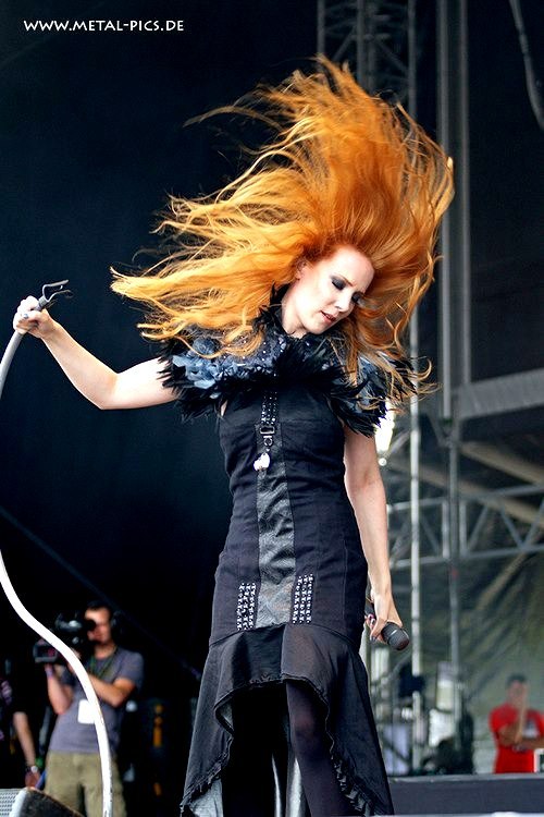 Fotos de Simone Simons - Página 12 Tumblr_mcbu505JpF1rrl6m8o1_500