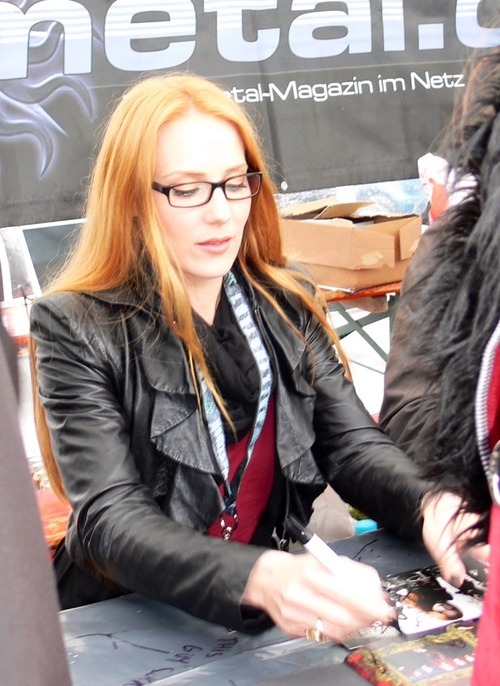 Fotos de Simone Simons - Página 12 Tumblr_mcci833yDs1qkx0evo1_500