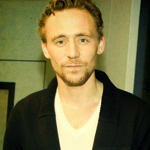 Kedvenc képeink Tom Hiddlestonról No. 1. - Page 30 Tumblr_mcezjhbYkL1rygivgo1_500