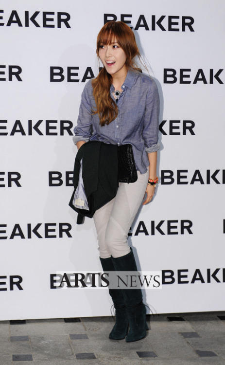 [PIC][25-10-2012]Jessica tham dự Lễ khai trương cửa hàng "BEAKER" tại Hannam-dong, Seoul vào tối nay Tumblr_mcg6unPM7S1qitdj1o1_500