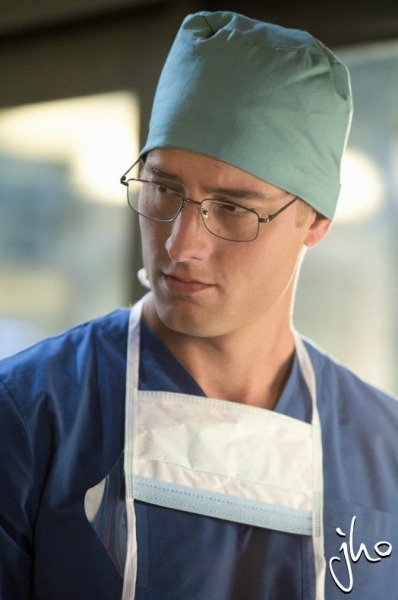  Fotos - Imagenes Nuevas Justin Hartley  - Página 2 Tumblr_mcjckz2Rg71qzusreo1_400