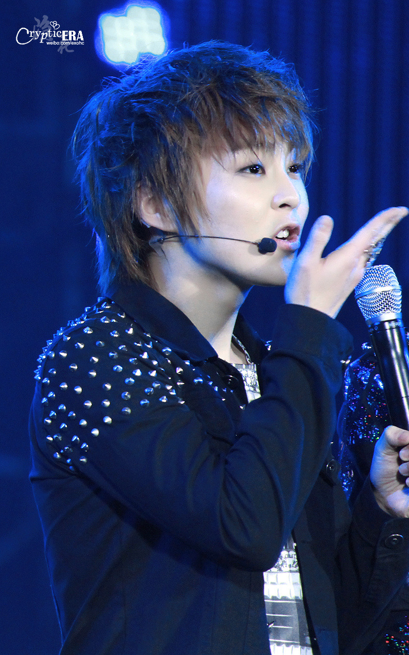 [Fantaken] 281012 EXO M XiuMin @ Yangtze River Music Festival Tumblr_mcnl3hllXe1qhmxnlo1_1280