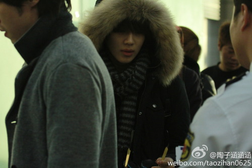 [IMG/011112] SHINee saliendo a Fukuoka (Japan) @ Incheon Airport  Tumblr_mctat5l2rs1qdtvhxo2_500