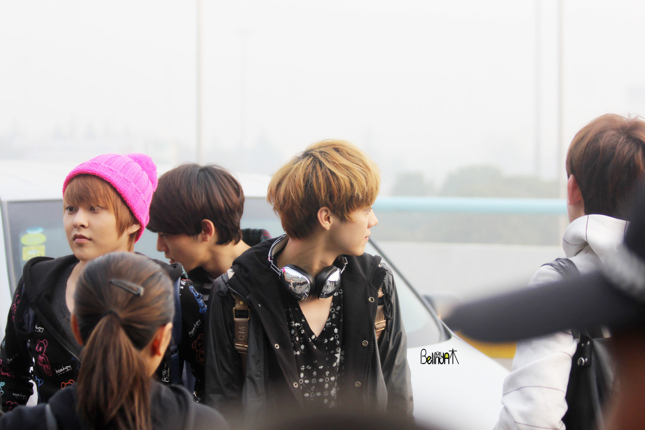 [Fantaken] 291012 EXO M XiuMin @ Nanjing Airport + Incheon Airport Tumblr_mcuddptJBK1qhmxnlo1_1280